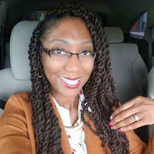 Meet your Posher, Nikicia